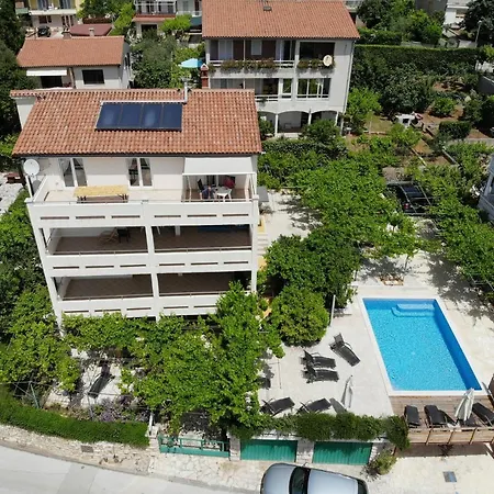 Apartment Petrinic V Pula Exterior photo